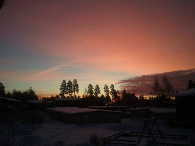 Der letzte Sonnenaufgang 2010 (per Handy aus dem Küchenfenster) :-)