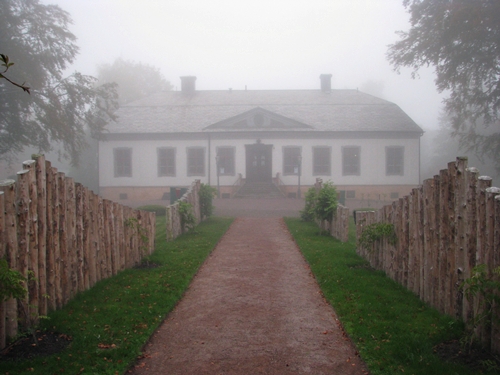 Rosenlundsherrgård im Nebel.JPG